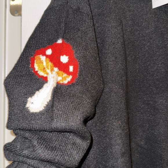 Mushroom sweater Forever 21 - Picture 3 of 7